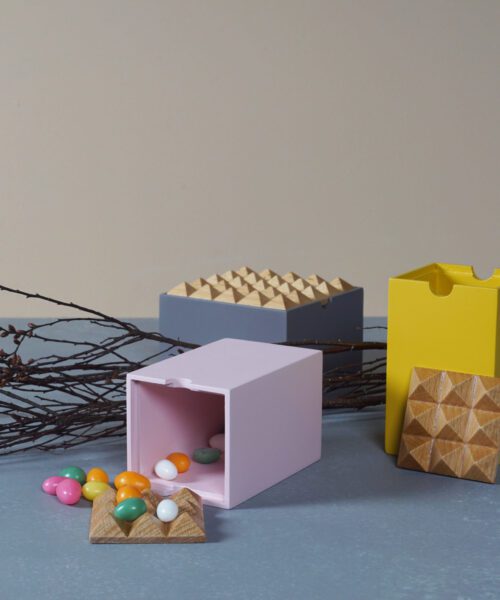 Alternative view of Pyramid Box Small Curry